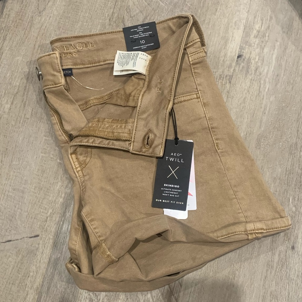 American Eagle Khaki Midi shorts NWT!